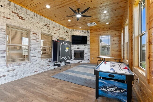 Building Photo - 5702 S 60th Pl