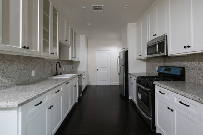 Building Photo - 2627 Hermosa Ave