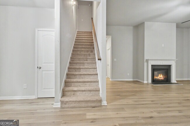 Building Photo - 270 S Ridge
