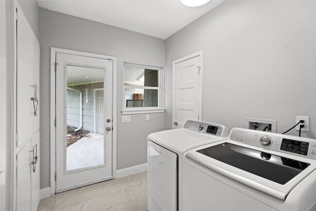 Building Photo - 5027 Wigton Dr