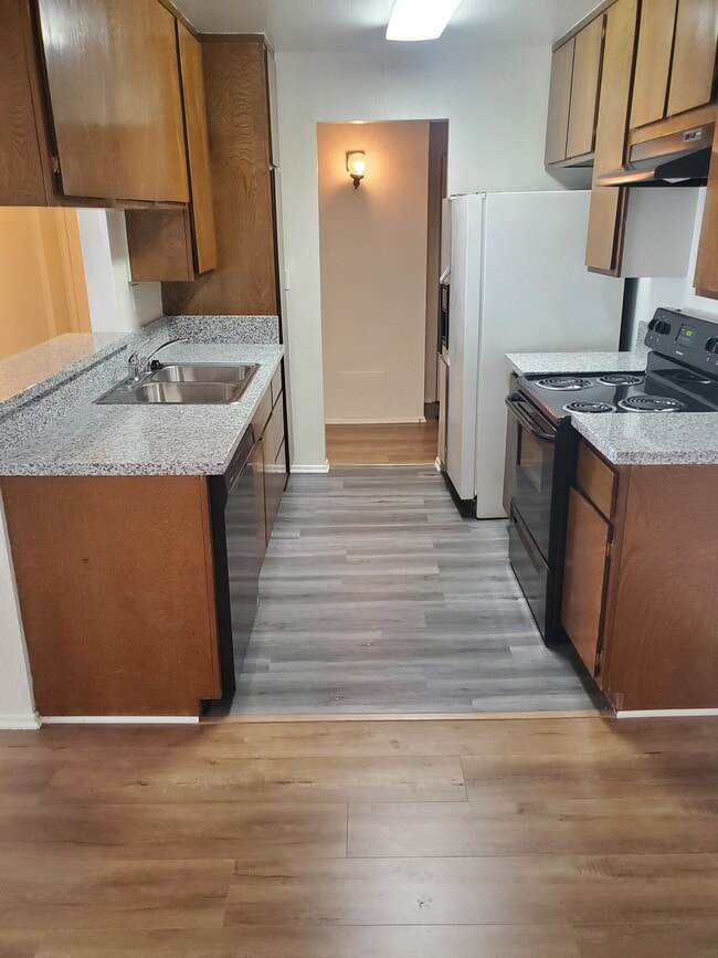 Building Photo - 5227 Hermitage Ave