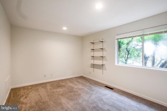 Building Photo - 3406 Woodvalley Dr