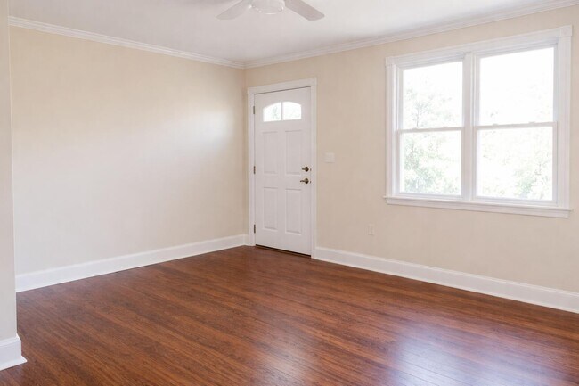 Building Photo - 35 Willow Dr