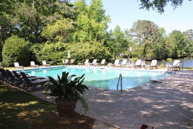 Building Photo - Prime Location Near Ravenel Bridge & Charl...