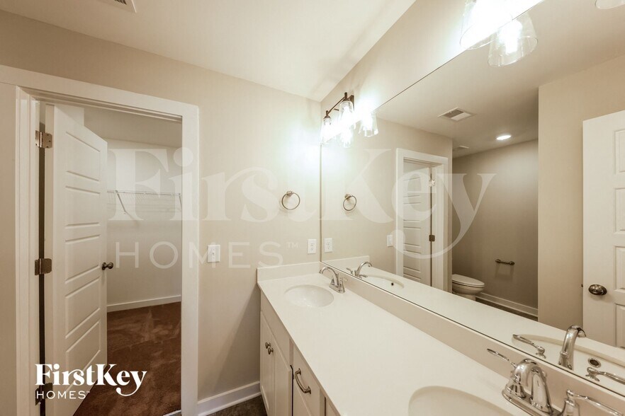 Building Photo - 211 Creek Run Way