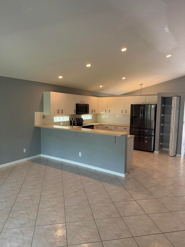 Building Photo - 8202 White Rock Cir