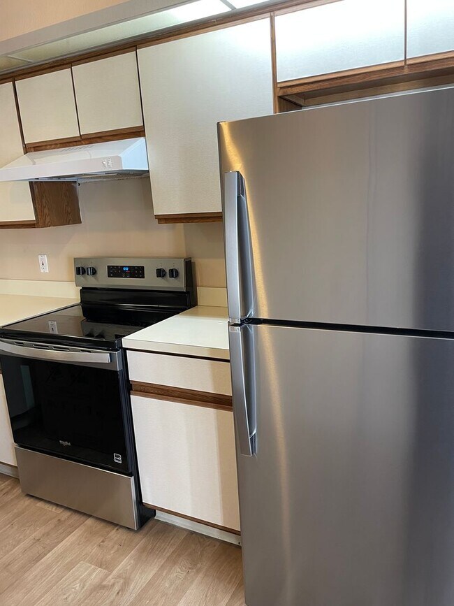 Building Photo - 1 story 3/2 in Meadow Woods with full sized washer and dryer included