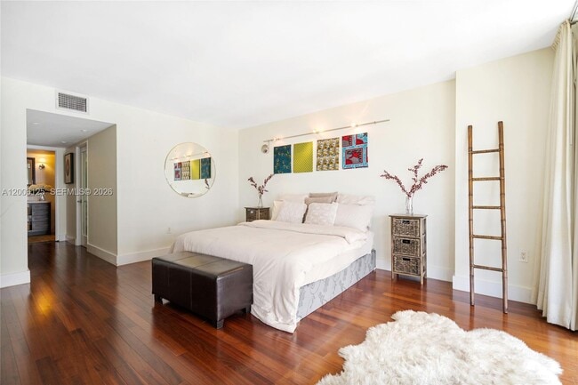 Building Photo - 600 NE 36th St