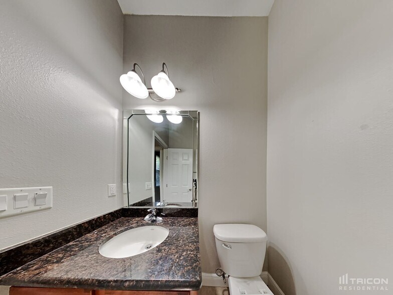 Building Photo - 4534 Highland Creek Dr