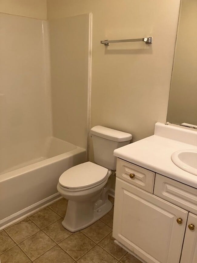 Building Photo - 904 Litchfield Way