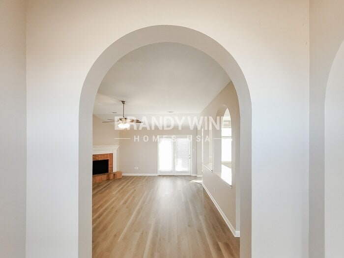 Building Photo - 8301 Meadow Vale Dr