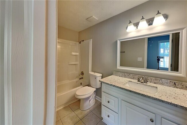 Building Photo - 2263 Turtle Club Dr NE