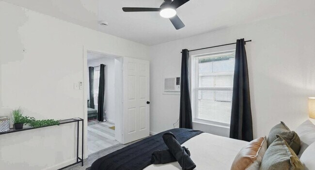 Building Photo - 2336 Minnie St