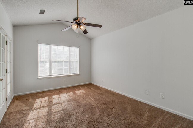 Building Photo - 19 Caddis Creek Ct