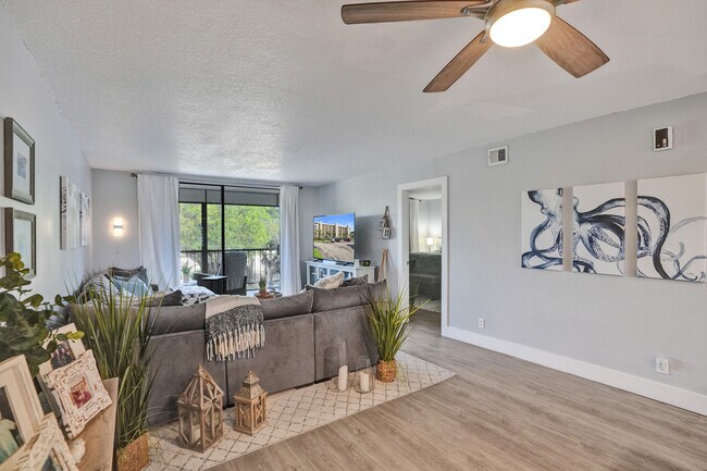 Building Photo - 2400 Deer Creek Country Club Blvd