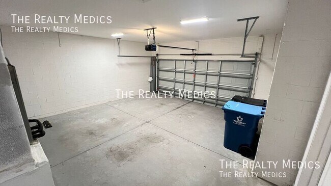 Building Photo - 1247 San Matio St