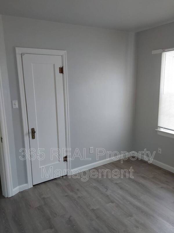 Building Photo - 2203 9th Ave