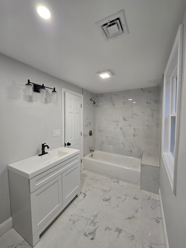 Building Photo - 70 Lancaster St