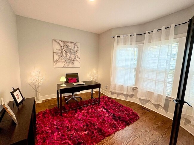 Building Photo - 718 N Alexander Ave