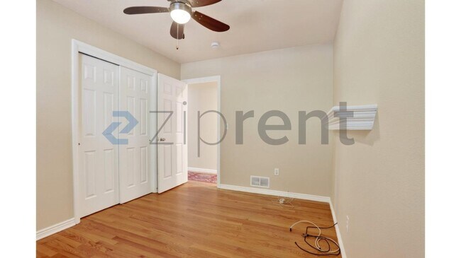 Building Photo - Unit