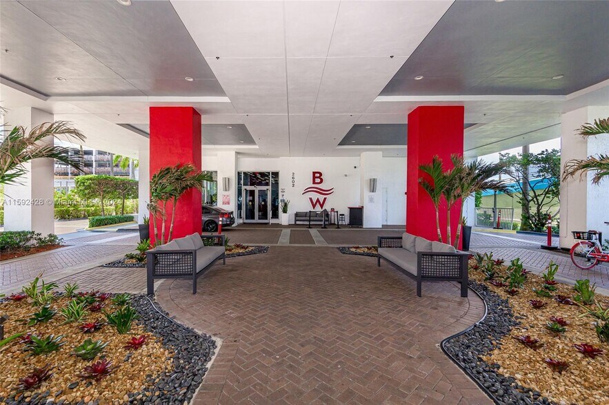 Building Photo - 2600 E Hallandale Beach Blvd