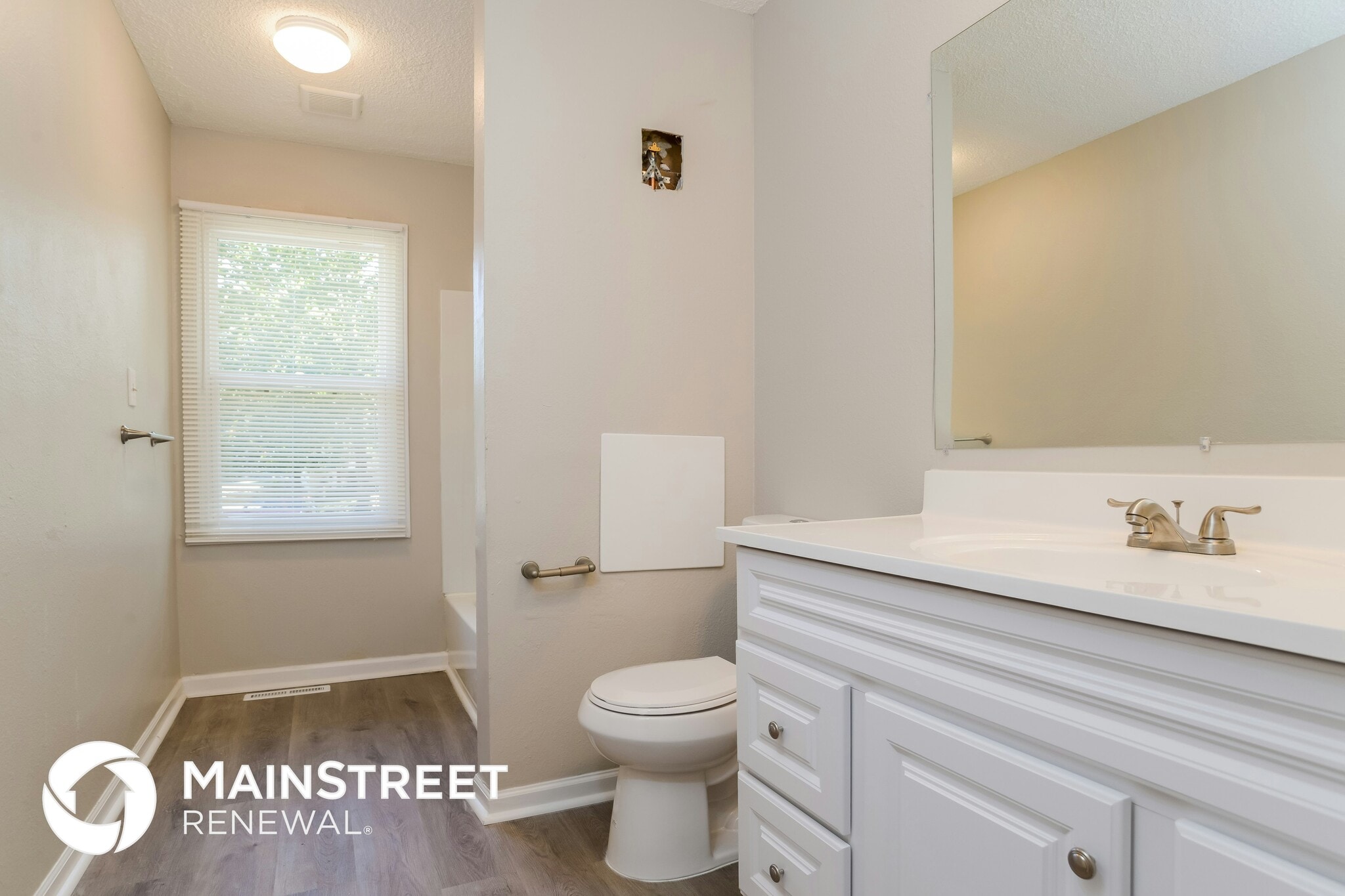 Building Photo - 1306 Queens Ct