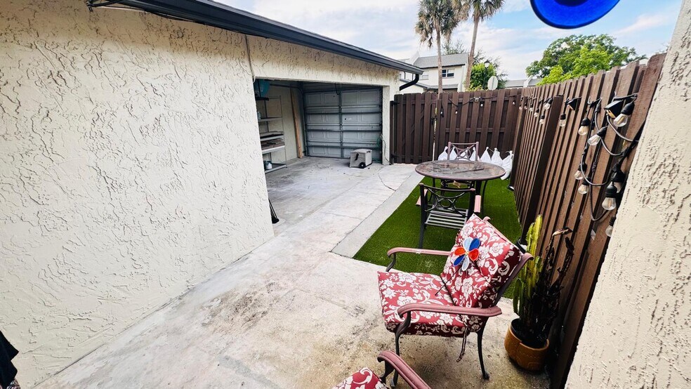 Building Photo - 600 Waverly Ln