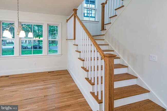 Building Photo - 22 Dickinson St