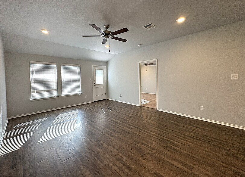 Building Photo - 1202 Lexington Dr