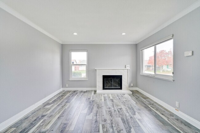 Building Photo - Stunning Single Family Home