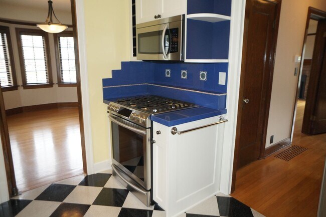 Building Photo - Fabulous Alameda/Beaumont 3 bedroom 1.5 ba...