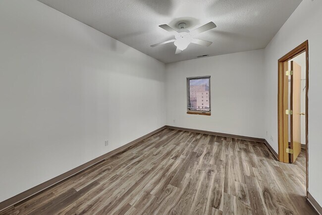 Building Photo - 217 Welch Ave