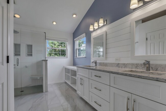 Building Photo - 6715 Sunningdale Dr