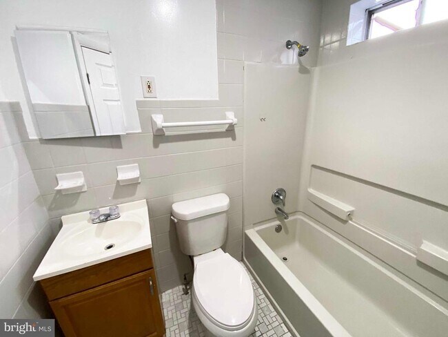 Building Photo - 3118 Hartville St