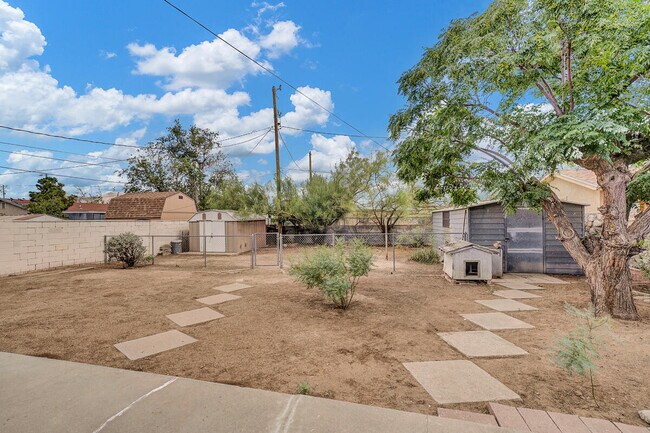 Building Photo - 5205 Flower Dr