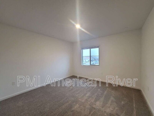 Building Photo - 4033 Haflinger Way