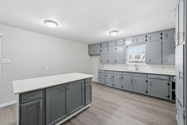 Building Photo - 2721 Ash Park Dr