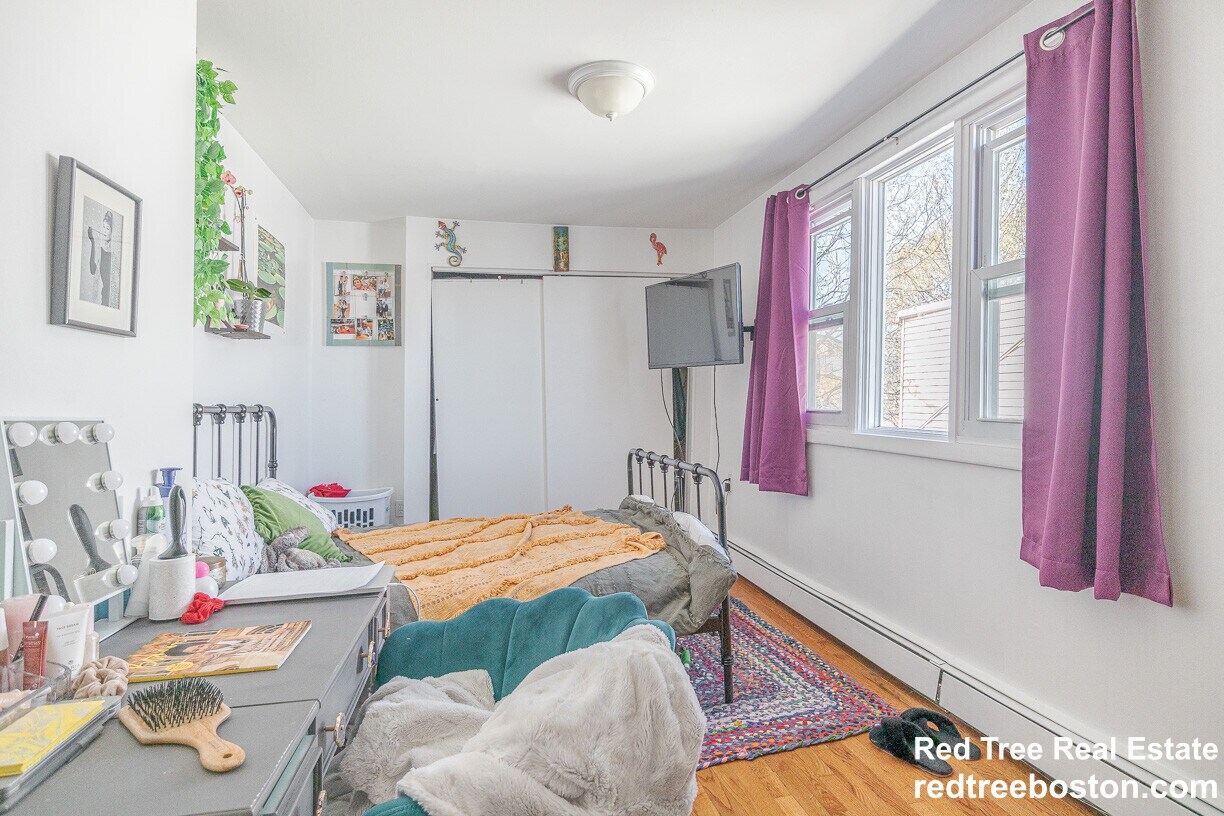 Building Photo - 238 Everett St