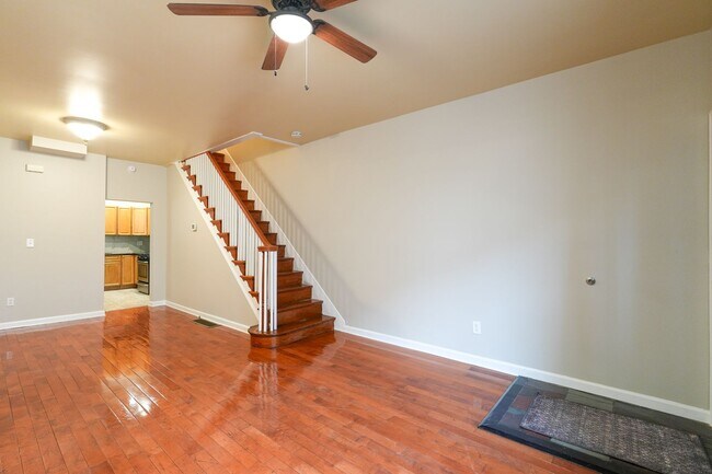 Building Photo - Newly renovated 3 bed 1.5 bath, central air