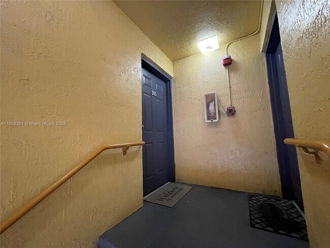 Building Photo - 14970 SW 82nd Ln