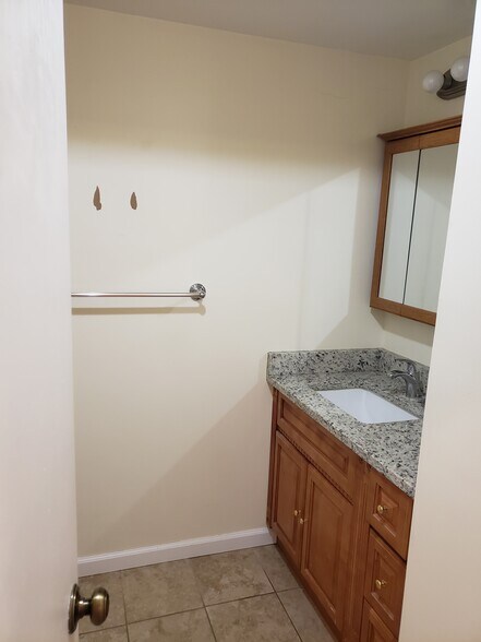 Building Photo - 319 Market St