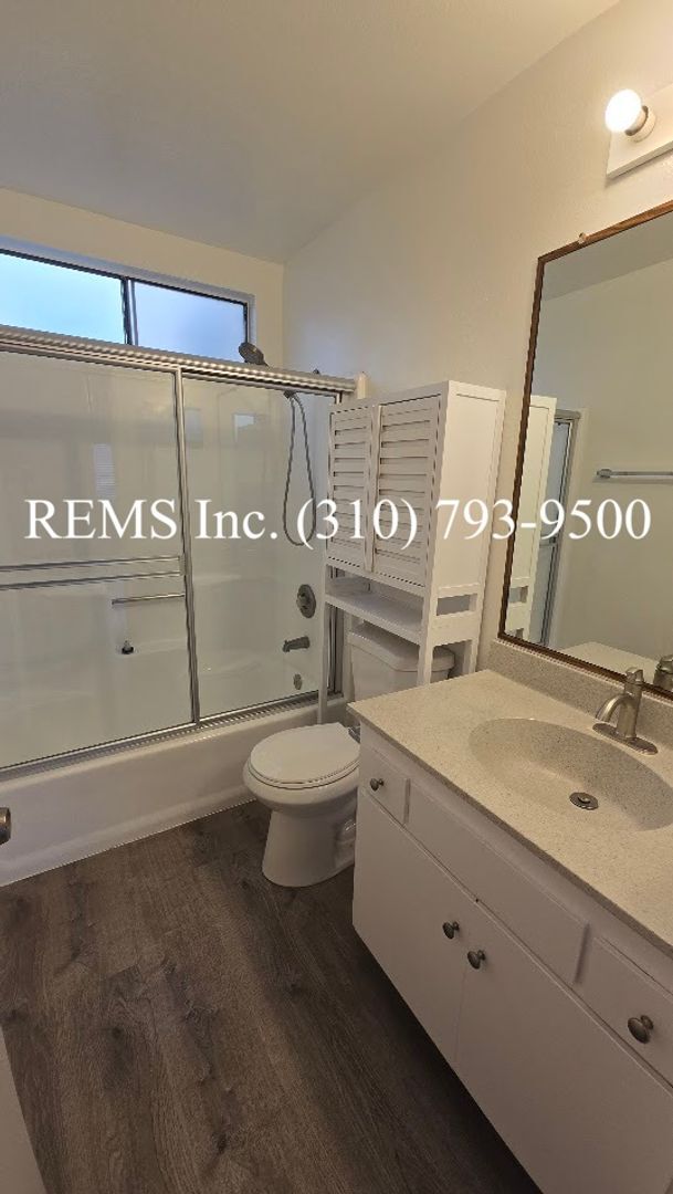 Building Photo - lle01