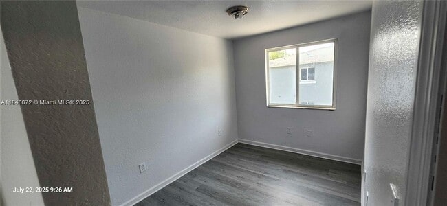 Building Photo - 14000 NE 2nd Ct