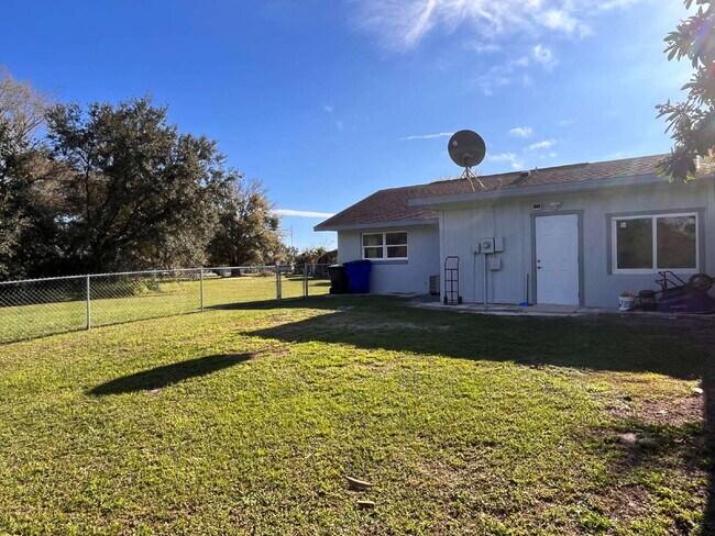 Building Photo - 113 Voss Ct