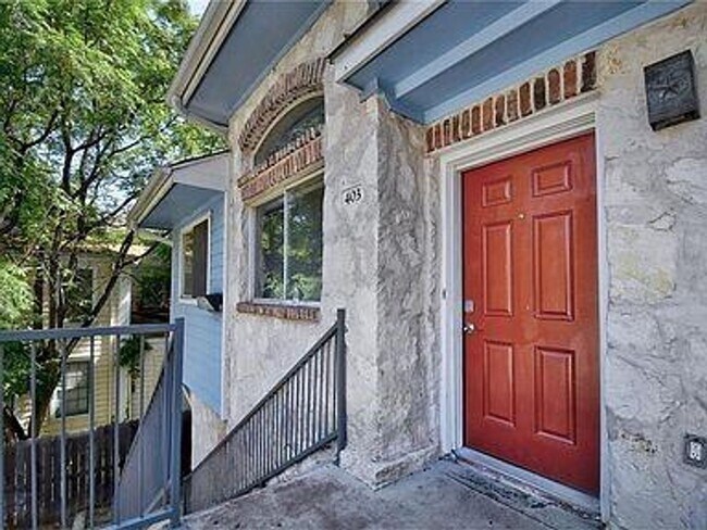 Building Photo - West Campus Condo Under $1000/Bedroom Walk...