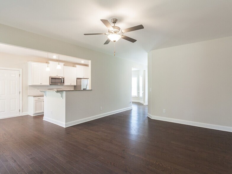 Building Photo - 409 Forest Glen Dr