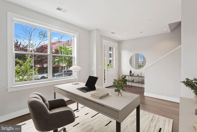 Building Photo - 203 Montgomery St