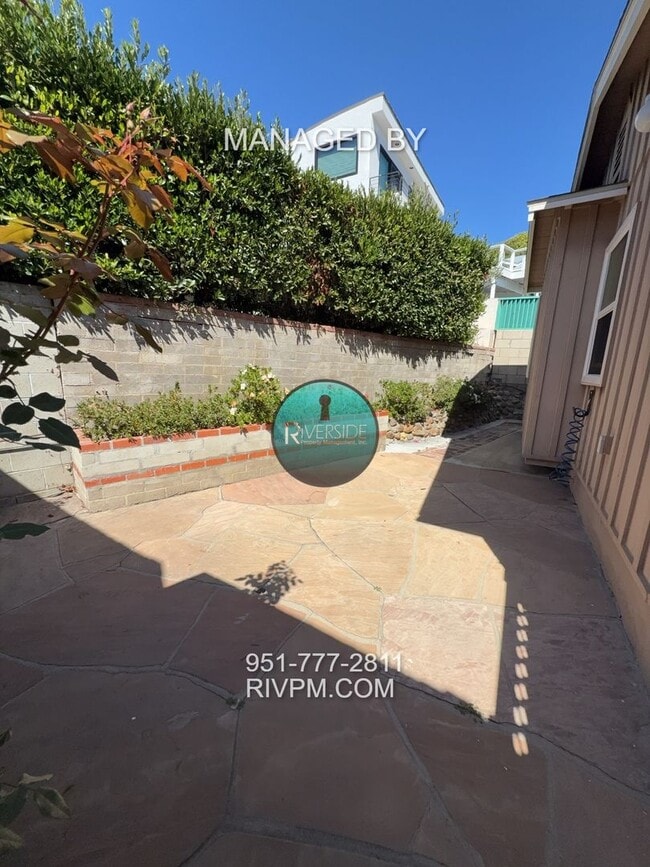 Building Photo - Incredible Gem! Ocean side of PCH with expansive views won't last long!