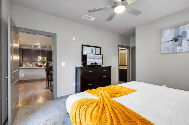 Building Photo - 7224 Staffordshire Blvd