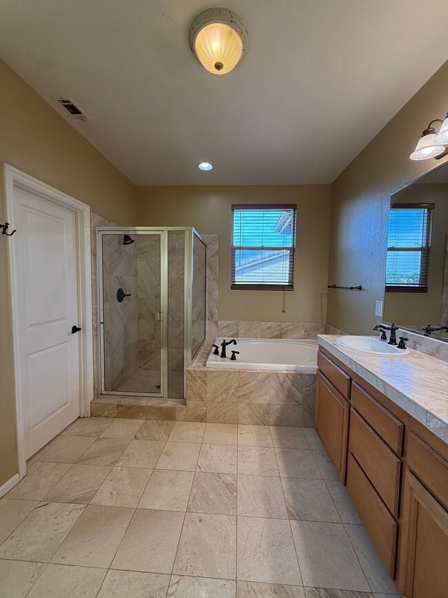 Building Photo - Beautiful Large Two Story Home is Centrall...